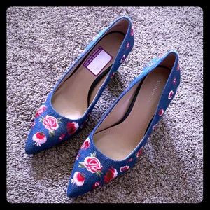 Denim with roses heels ! 👠🌹 🎉